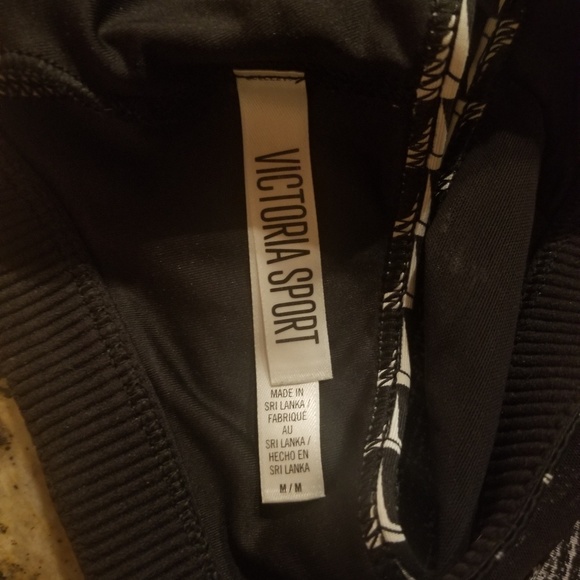 2 Victoria secret sports bras - Picture 5 of 6